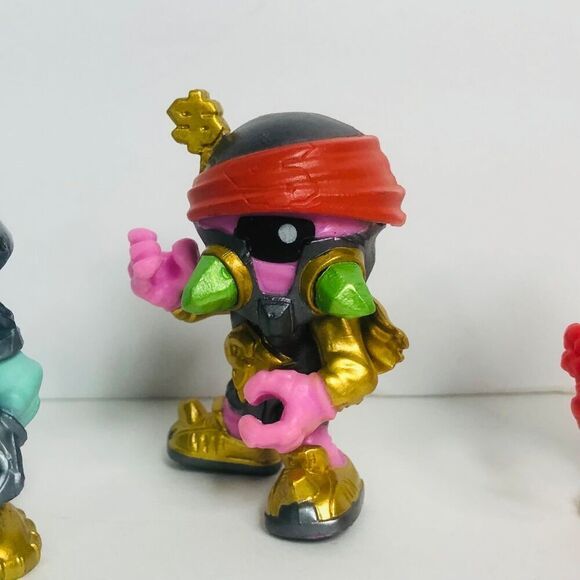 treasures x figures loose lot of 3 with guns moose toys collectible aliens - Picture 2 of 6